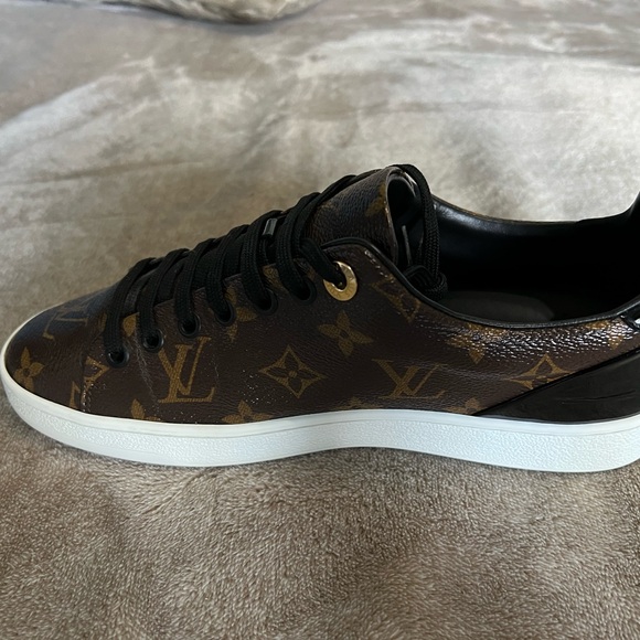 Slightly used Louis Vuitton sneakers - Picture 4 of 8